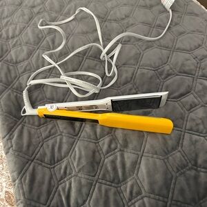 GK Easy Control Titanium Flat Iron.